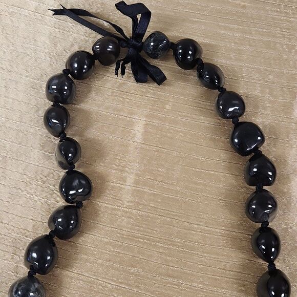 Jeweled Nut of Paradise Kukui Nut Lei - Picture 2 of 4